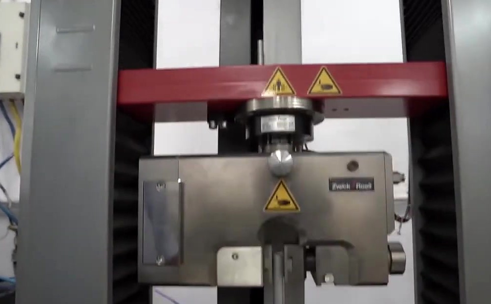 Zwick/Roell universal testing machine used for tensile tests